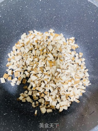 荠菜香干的做法步骤：4