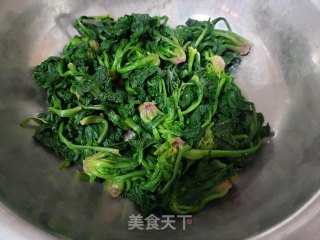 菠菜煎饼的做法步骤：1
