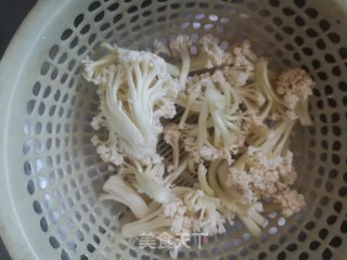 干锅麻辣肠花菜的做法步骤：1
