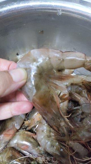 油焖虾(吸指虾)的做法步骤：2