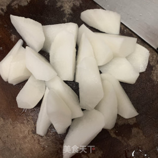 白萝卜焖牛肚牛筋的做法步骤：1