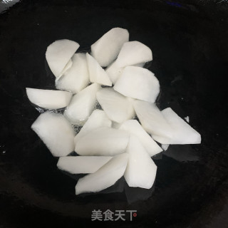 白萝卜焖牛肚牛筋的做法步骤：3
