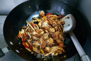 干锅茶树菇鸡块的做法步骤：10