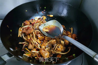 干锅茶树菇鸡块的做法步骤：11