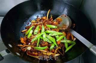 干锅茶树菇鸡块的做法步骤：12