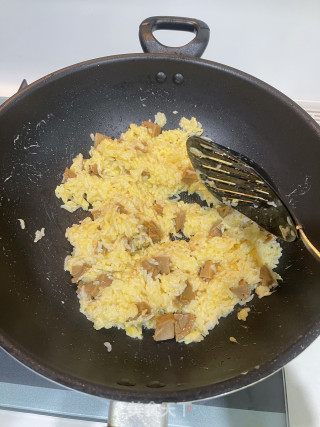 鲍鱼葱花蛋炒饭的做法步骤：4