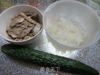 银耳牛肉炒青瓜的做法步骤：1
