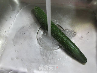 银耳牛肉炒青瓜的做法步骤：2