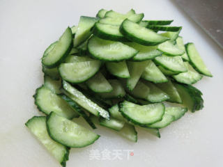 银耳牛肉炒青瓜的做法步骤：3