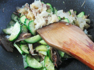 银耳牛肉炒青瓜的做法步骤：8