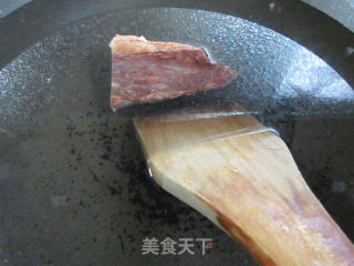 红椒酱肉炒腐竹的做法步骤：4