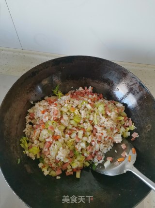 杂蔬火腿炒饭的做法步骤：4