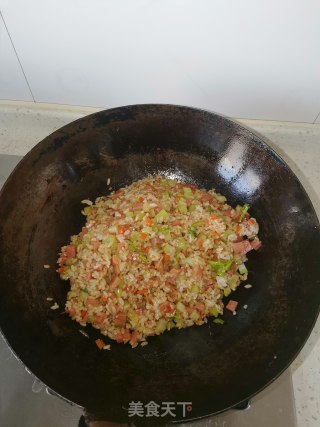 杂蔬火腿炒饭的做法步骤：5