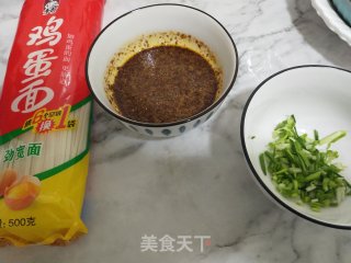 酸辣面的做法步骤：1