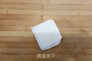 排叉（馄饨皮版）的做法步骤：1