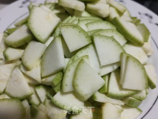西葫芦炒虾仁的做法步骤：2