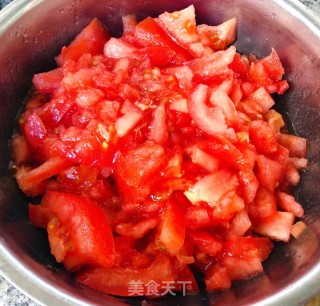 西红柿金针菇木耳炖豆腐的做法步骤：3