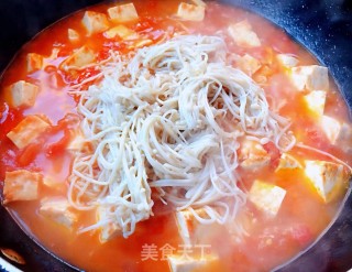 西红柿金针菇木耳炖豆腐的做法步骤：9