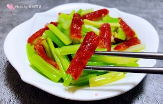 腊肠炒芹菜的做法步骤：12