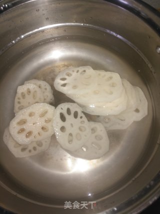 白灼莲菜的做法步骤：3