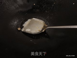 酸笋炒钉螺的做法步骤：4