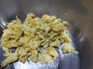 韭菜虾仁三鲜盒子的做法步骤：5