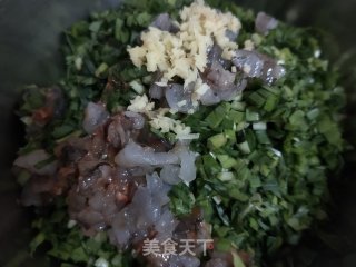 韭菜虾仁三鲜盒子的做法步骤：9