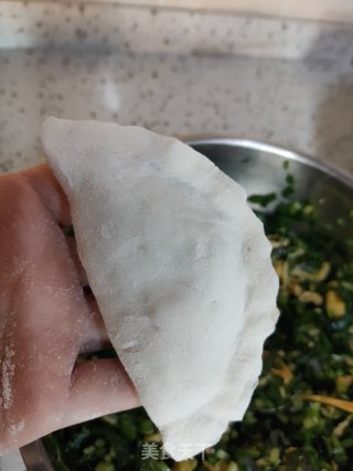 韭菜虾仁三鲜盒子的做法步骤：14