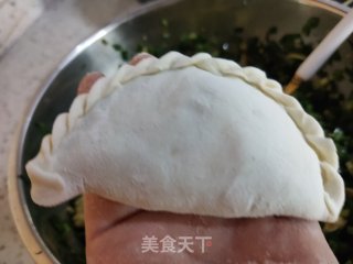 韭菜虾仁三鲜盒子的做法步骤：15