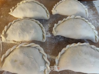韭菜虾仁三鲜盒子的做法步骤：16