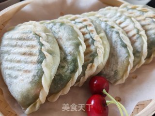 韭菜虾仁三鲜盒子的做法步骤：21