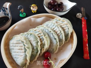 韭菜虾仁三鲜盒子的做法步骤：22