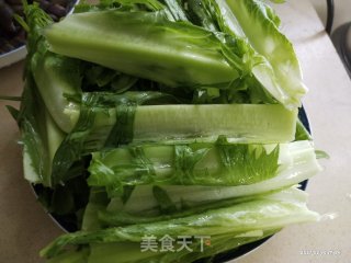 凉拌苦麦菜的做法步骤：1