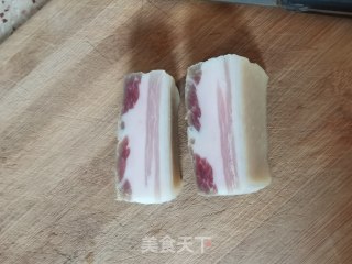 咸肉炒年糕的做法步骤：2