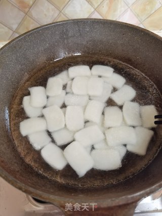 咸肉炒年糕的做法步骤：5