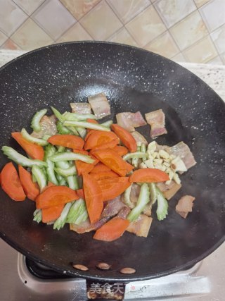 咸肉炒年糕的做法步骤：13