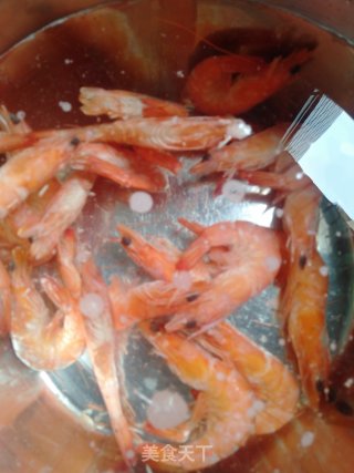 干饼子炒大虾的做法步骤：1