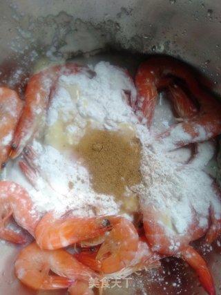干饼子炒大虾的做法步骤：2