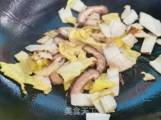 香菇煮年糕的做法步骤：2