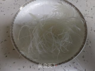 萝卜粉丝肥牛汤的做法步骤：2