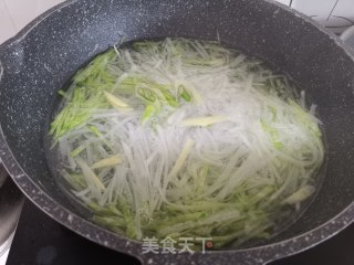 萝卜粉丝肥牛汤的做法步骤：3
