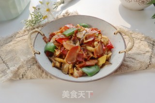 双椒蘑菇炒腊肉的做法步骤：8