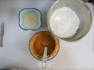 芝麻酱小花卷❗️酱香补钙的做法步骤：4