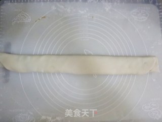 芝麻酱小花卷❗️酱香补钙的做法步骤：9
