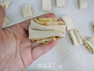芝麻酱小花卷❗️酱香补钙的做法步骤：11