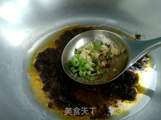 芹叶拌豆芽菜的做法步骤：2