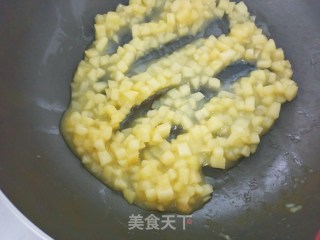 不用烤箱也能做的饺子皮苹果派的做法步骤：4