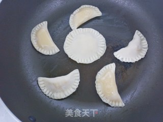 不用烤箱也能做的饺子皮苹果派的做法步骤：7