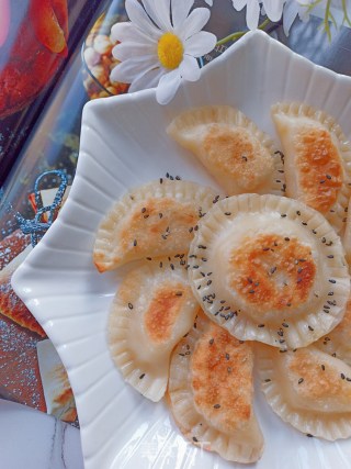 不用烤箱也能做的饺子皮苹果派的做法步骤：11