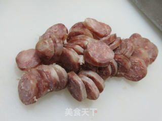 黑木耳香肠炒大白菜的做法步骤：2